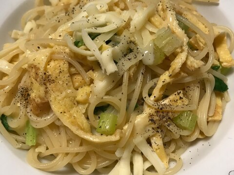 セロリと錦糸卵のチーズパスタ